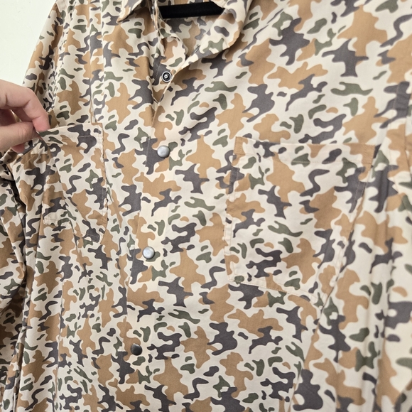Crosby & Howard Camo Stretch Fabric Button Up Top - Picture 3 of 8